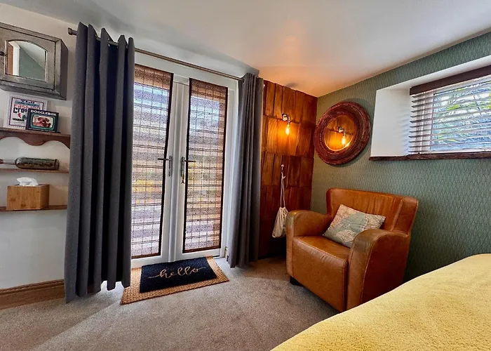 Brightham House - Exclusively For Adults