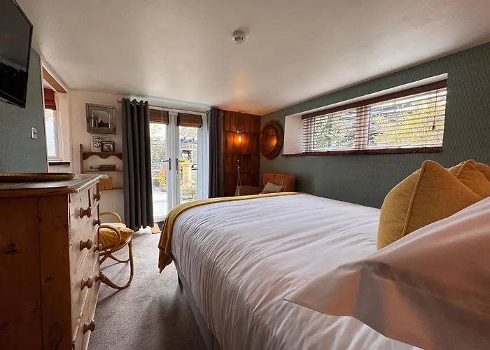 Brightham House - Exclusively For Adults